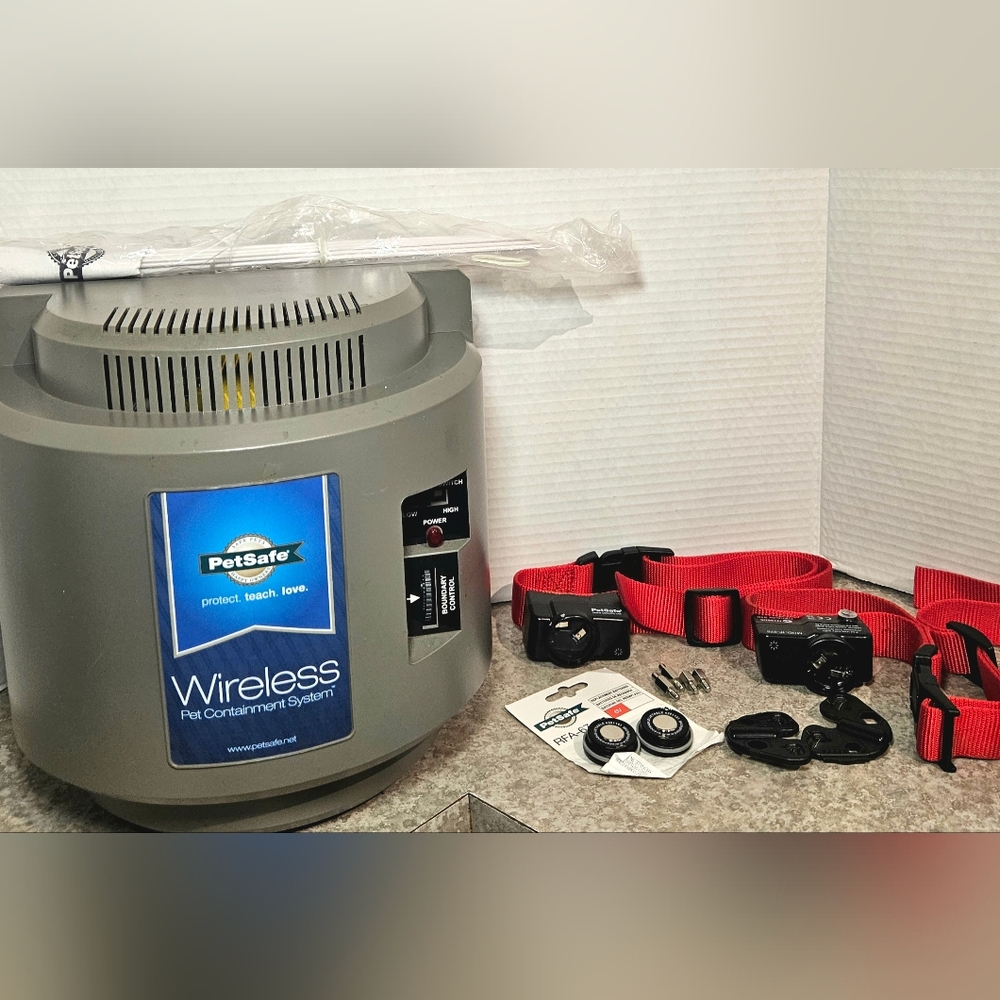 PetSafe Wireless Pet Containment System with 2 Collars